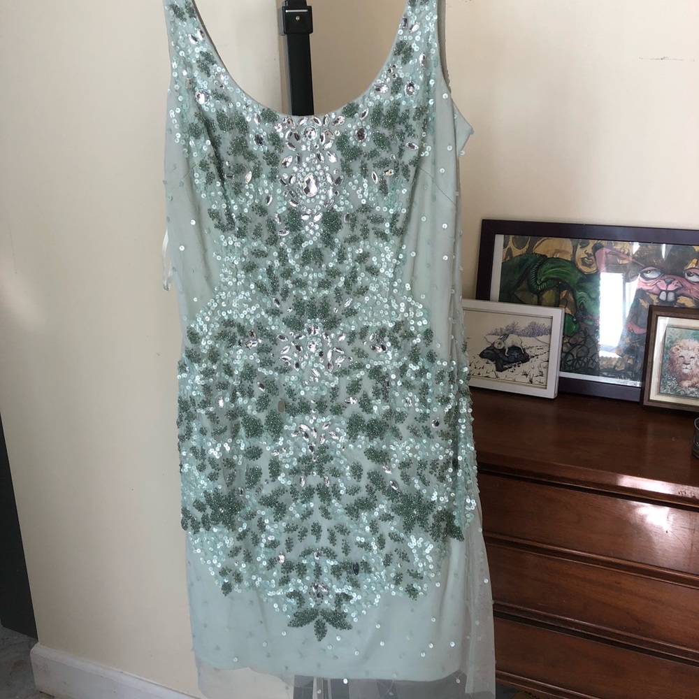 Eye catching Adrianna Papell Dress 🌝